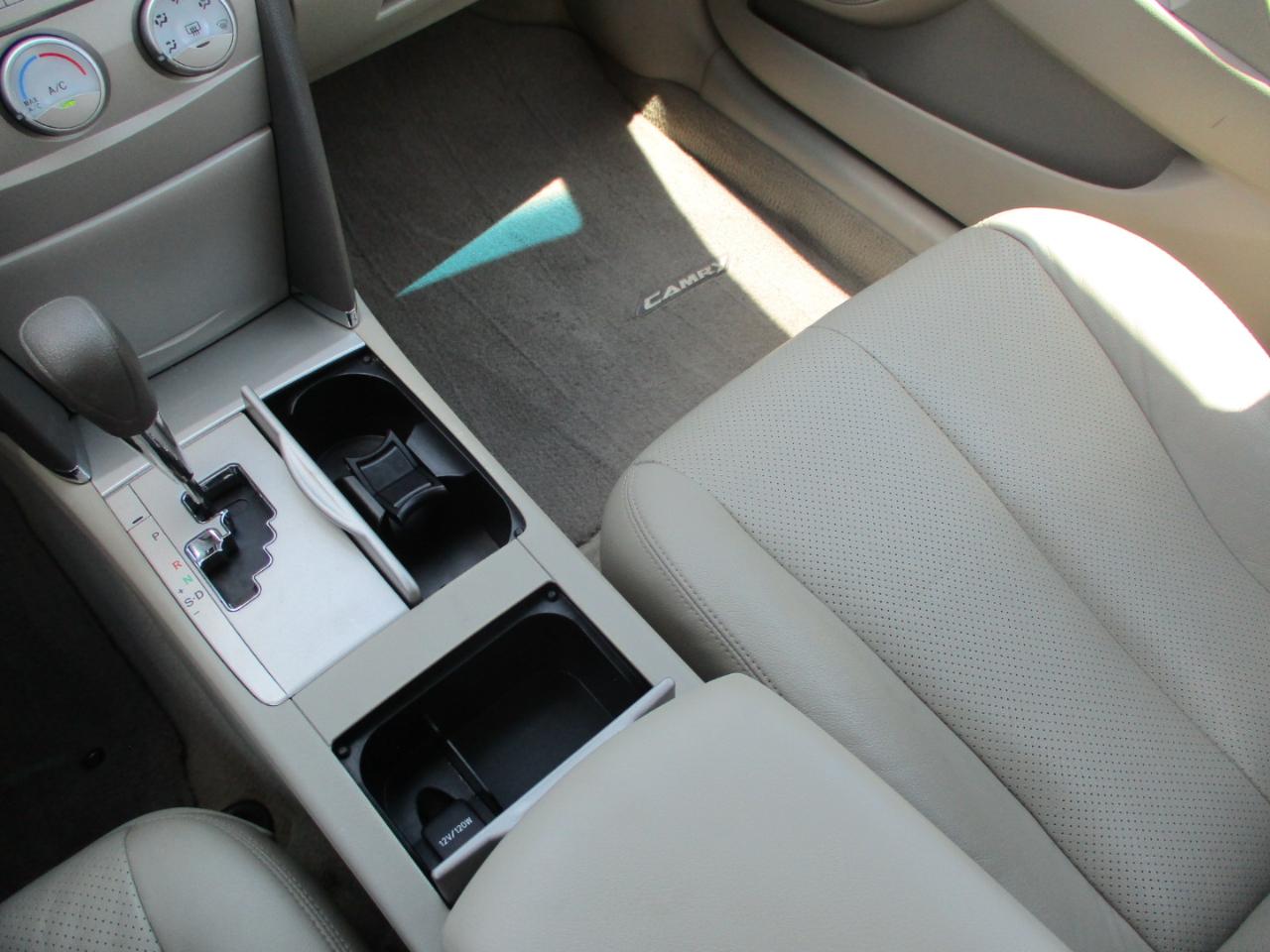 Toyota Camry Base 6-Spd AT 2011