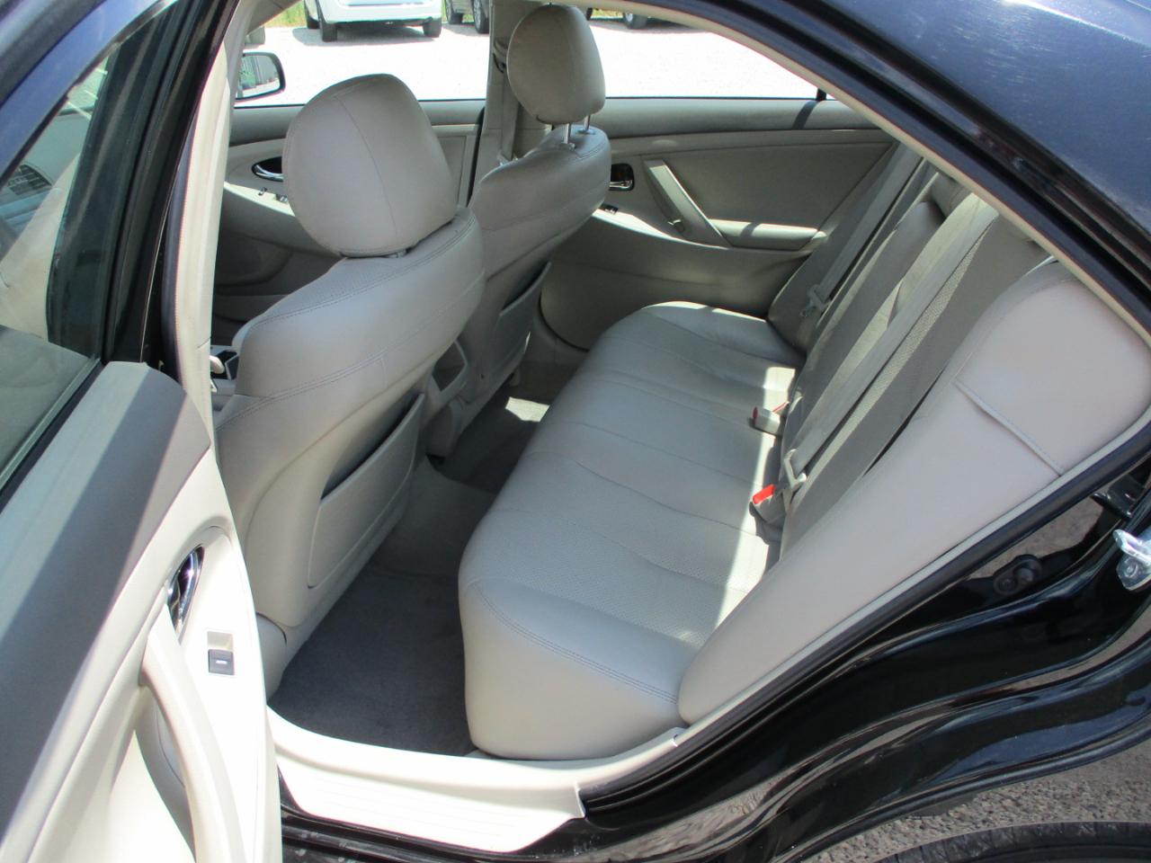 Toyota Camry Base 6-Spd AT 2011
