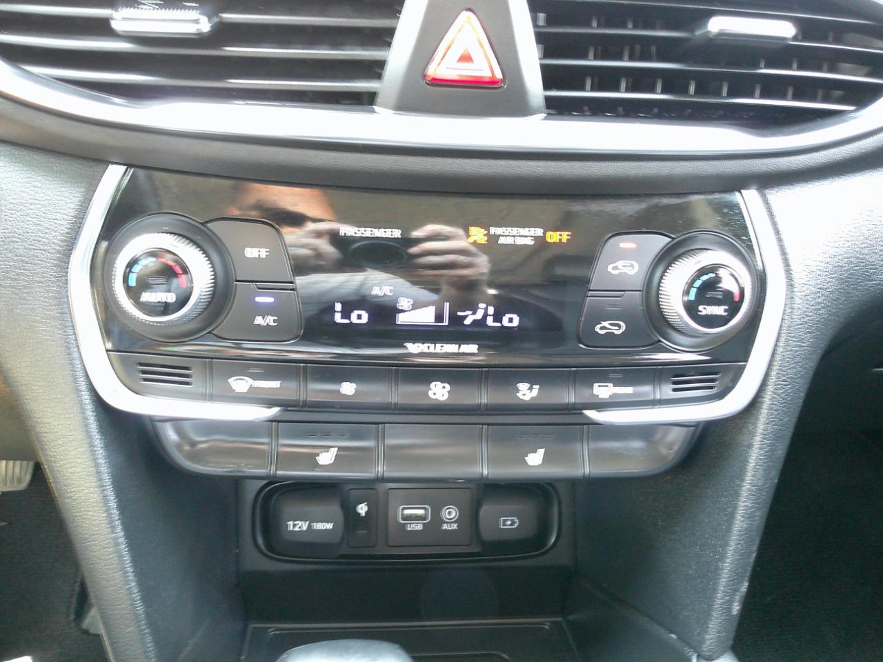 Hyundai Santa Fe SEL 2.0T w/Convenience and Premium Packages 2020