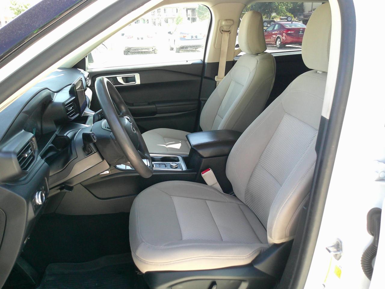 Ford Explorer Base AWD 2021