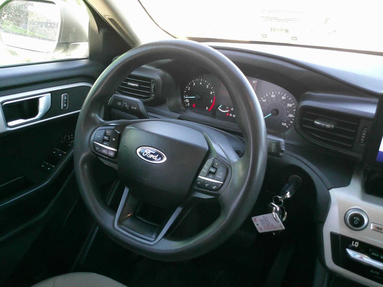Ford Explorer Base AWD 2021