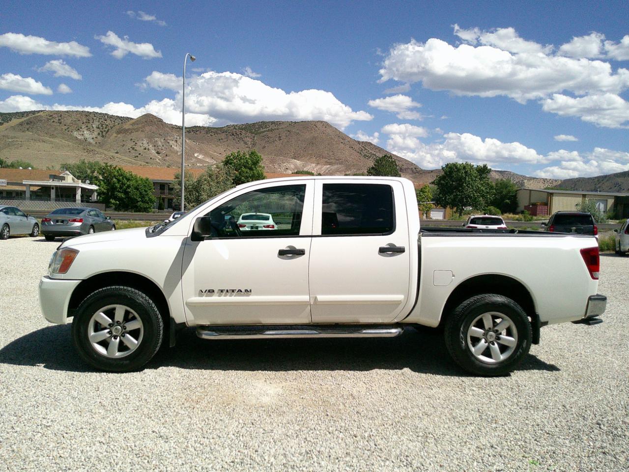 Nissan Titan SV Crew Cab 4WD 2012