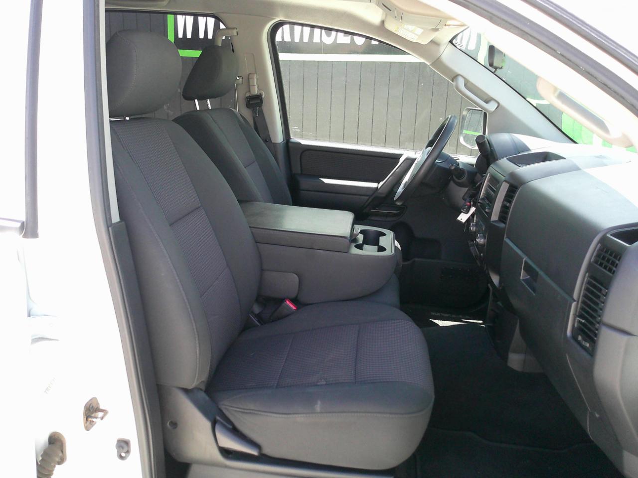 Nissan Titan SV Crew Cab 4WD 2012