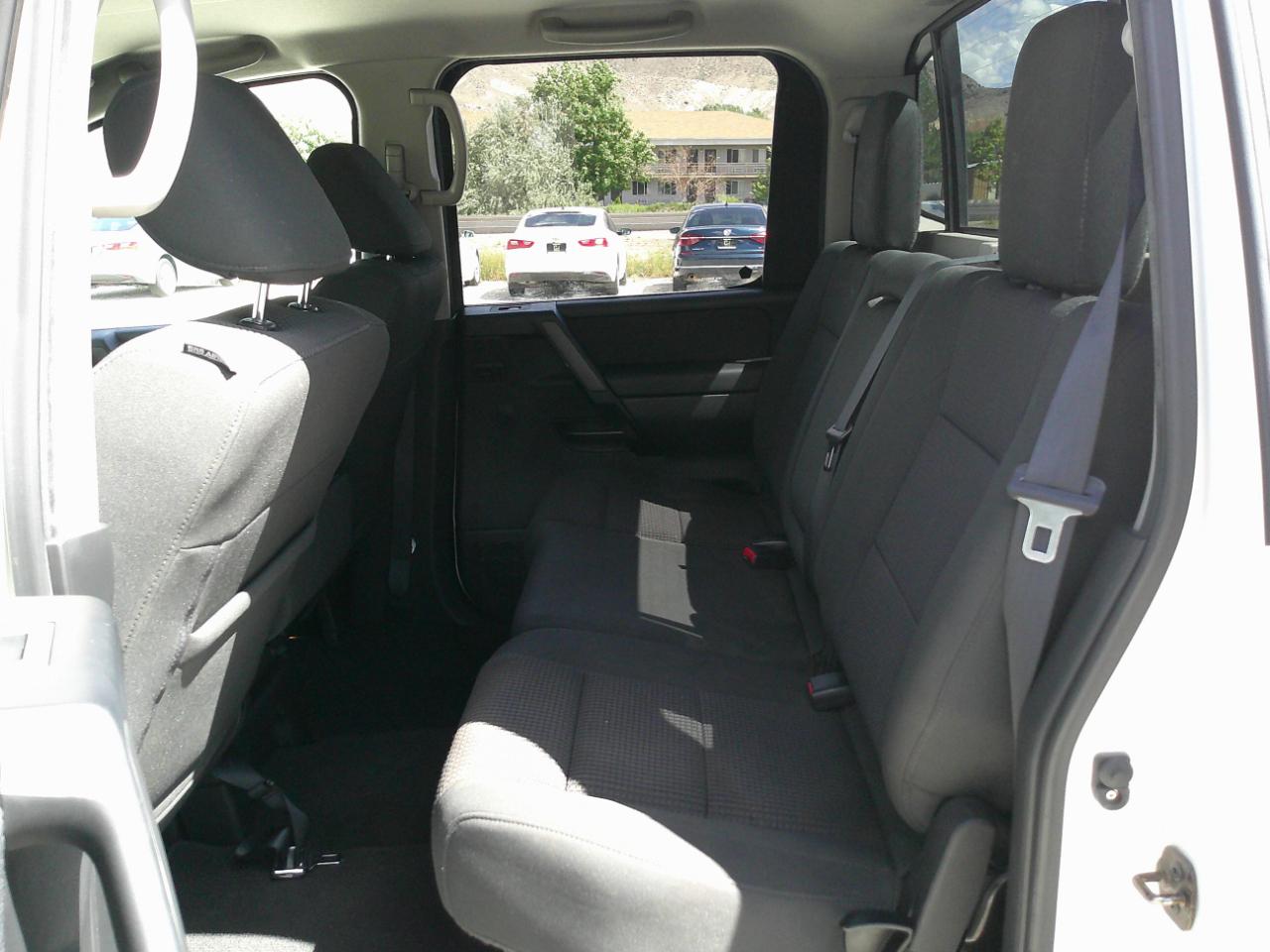 Nissan Titan SV Crew Cab 4WD 2012