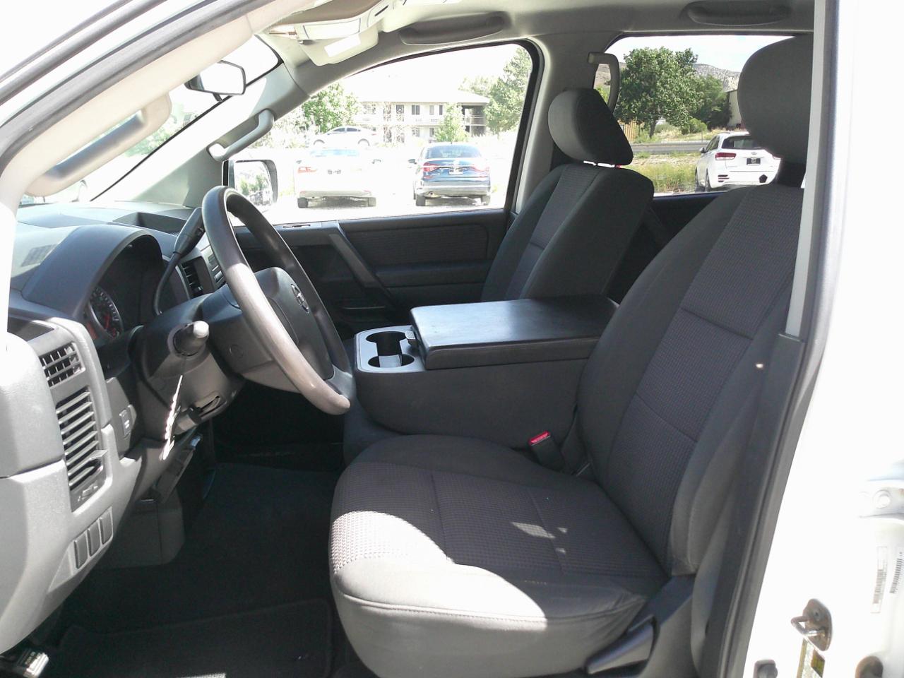 Nissan Titan SV Crew Cab 4WD 2012