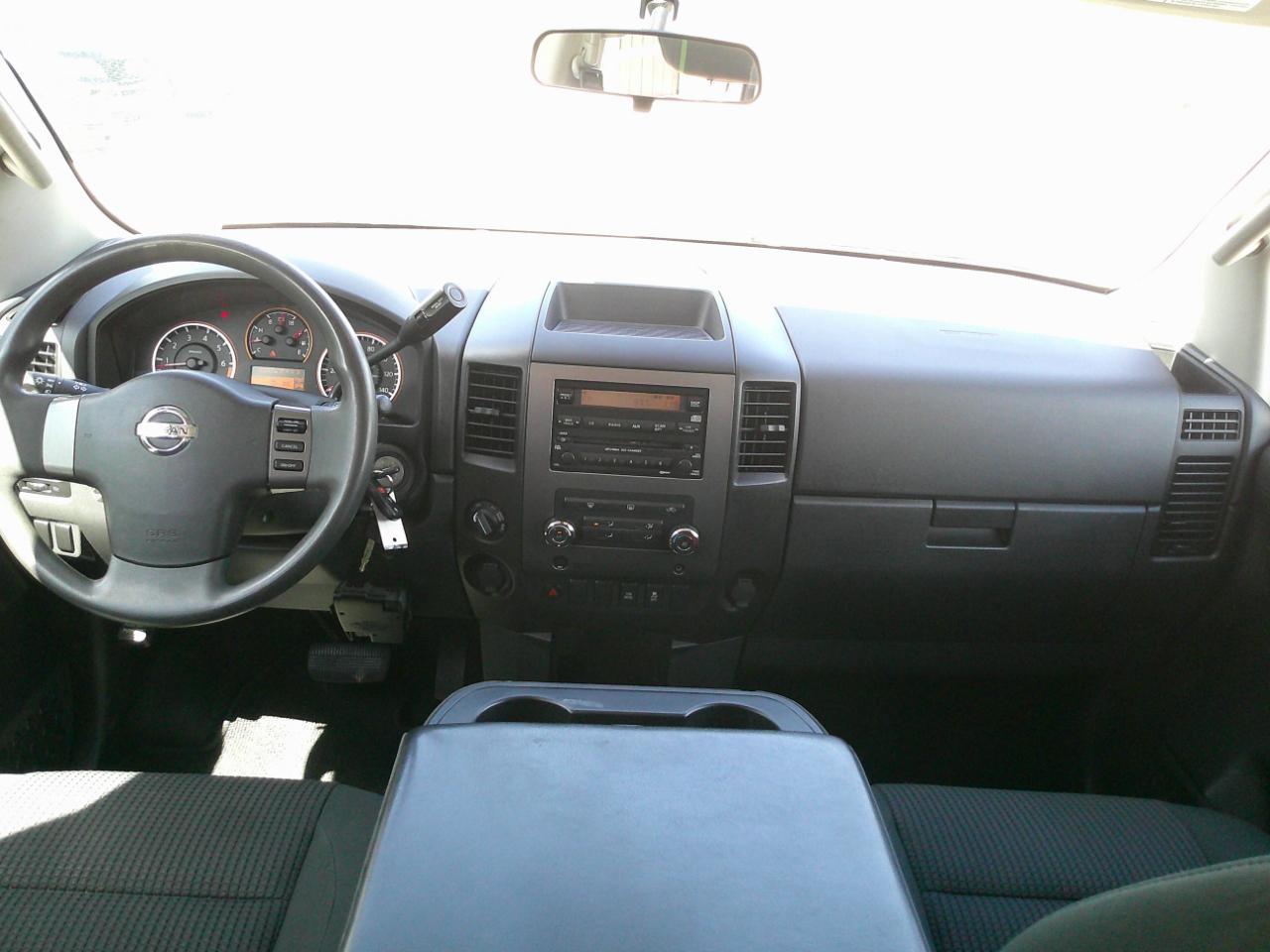 Nissan Titan SV Crew Cab 4WD 2012