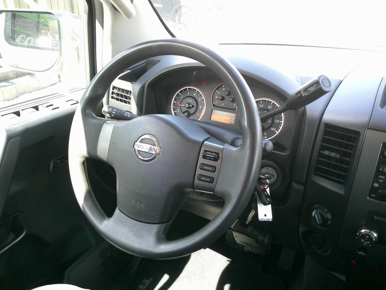 Nissan Titan SV Crew Cab 4WD 2012
