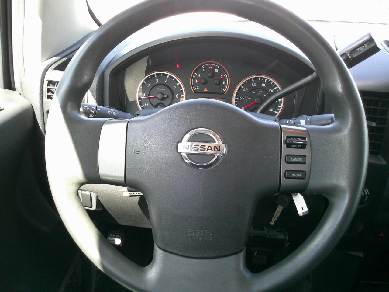 Nissan Titan SV Crew Cab 4WD 2012