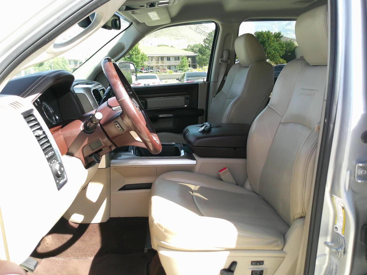 RAM 2500 Laramie Crew Cab SWB 4WD 2016