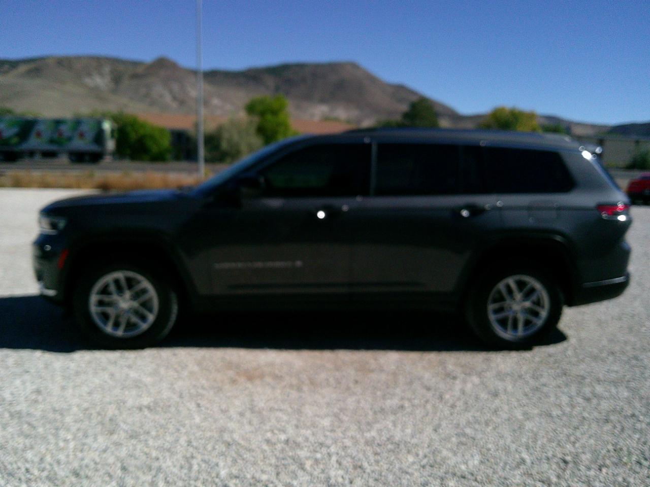 Jeep Grand Cherokee L Laredo 4WD 2023