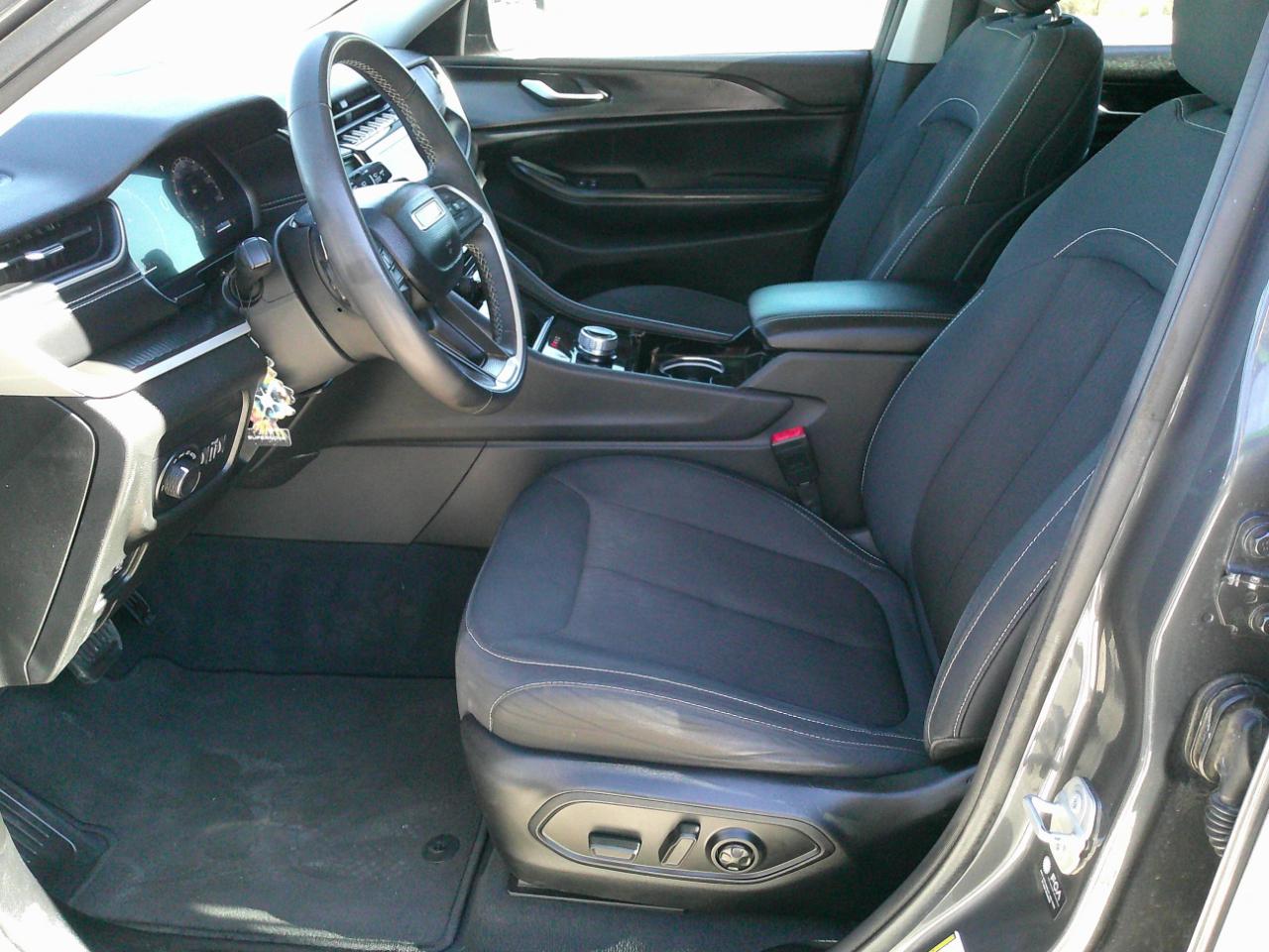 Jeep Grand Cherokee L Laredo 4WD 2023
