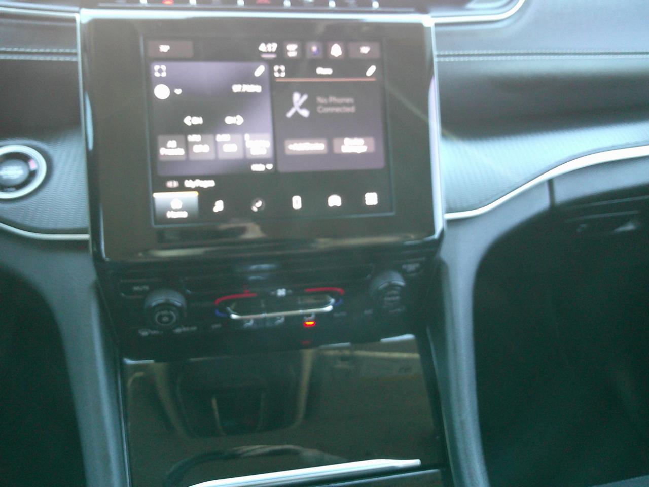 Jeep Grand Cherokee L Laredo 4WD 2023