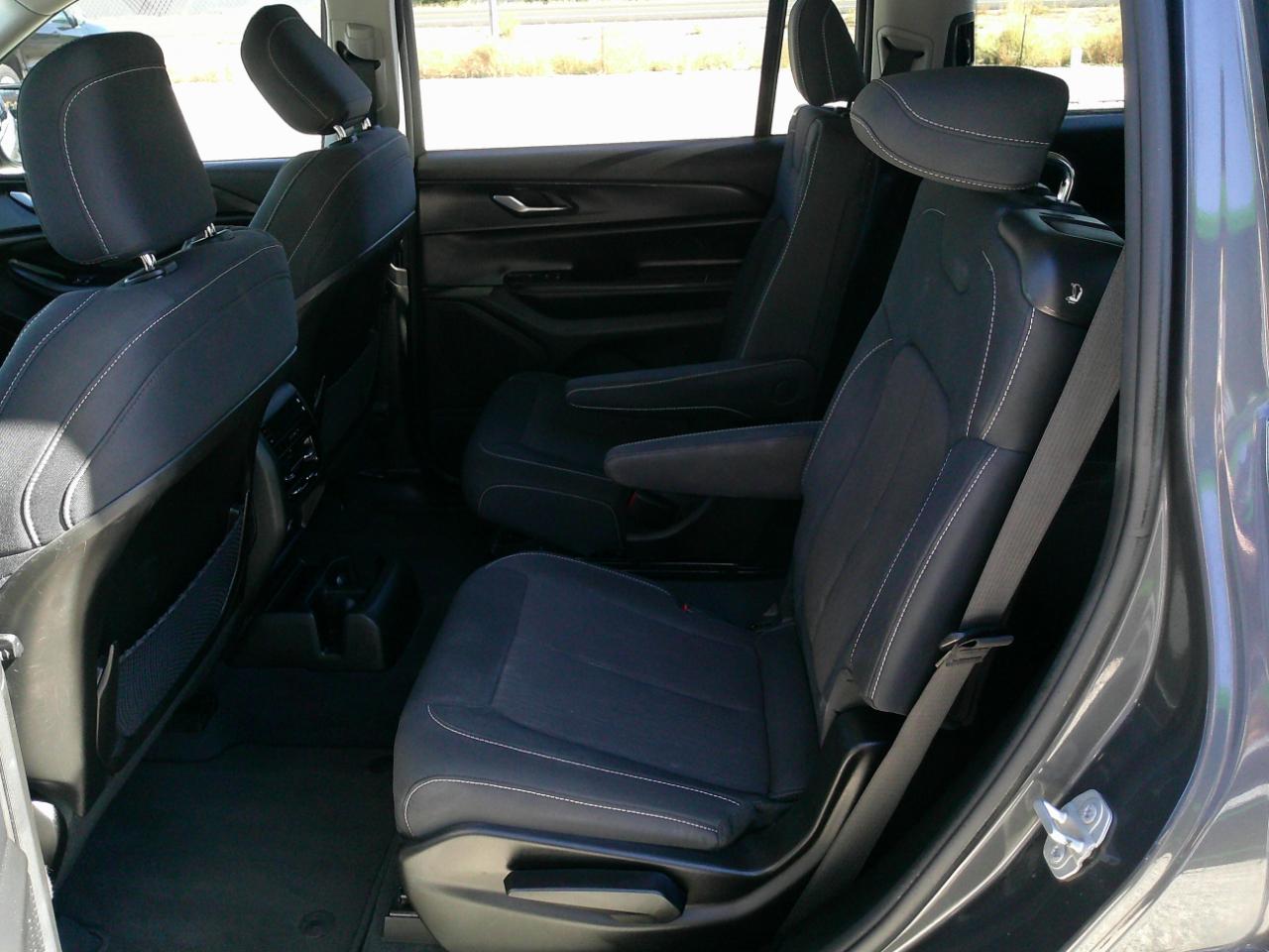 Jeep Grand Cherokee L Laredo 4WD 2023