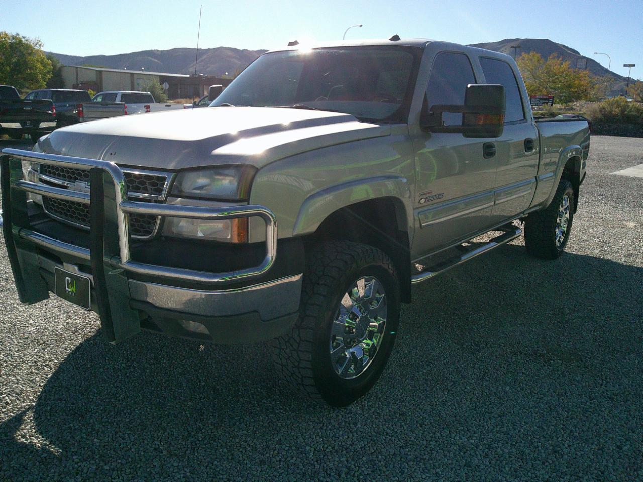 Chevrolet Silverado 2500HD LT Crew Cab 4WD 2005