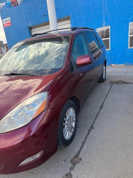 Toyota Sienna XLE FWD 2007