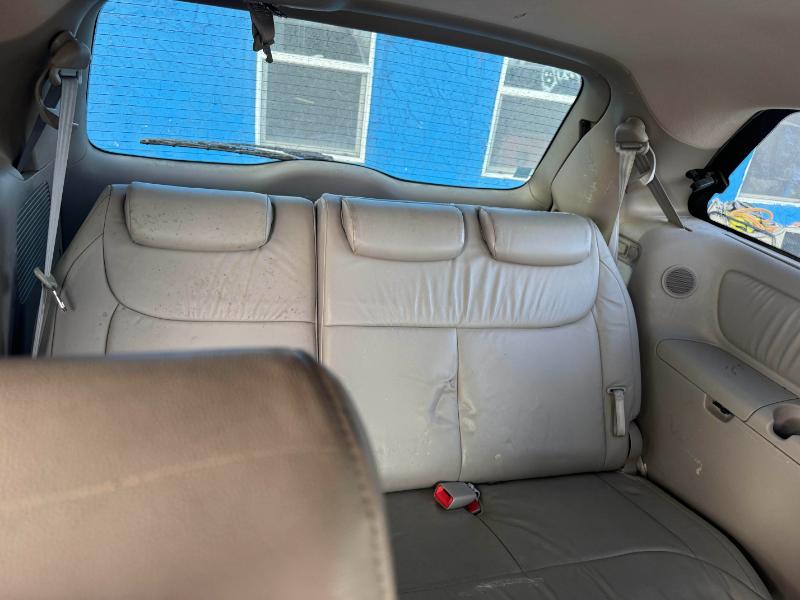 Toyota Sienna XLE FWD 2007