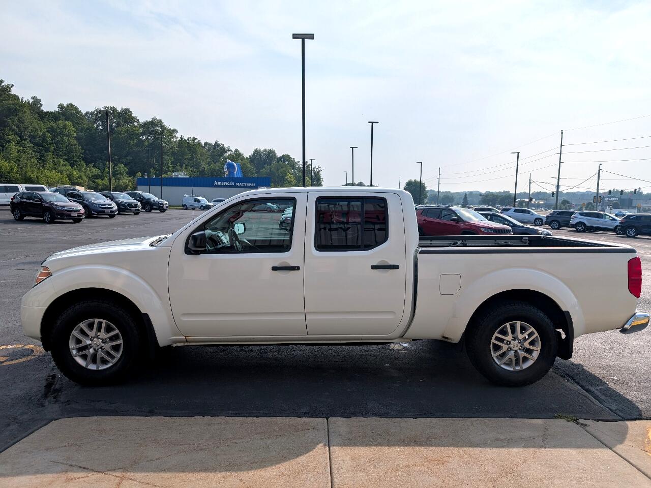 2016 Nissan Frontier SL Crew Cab photo 5