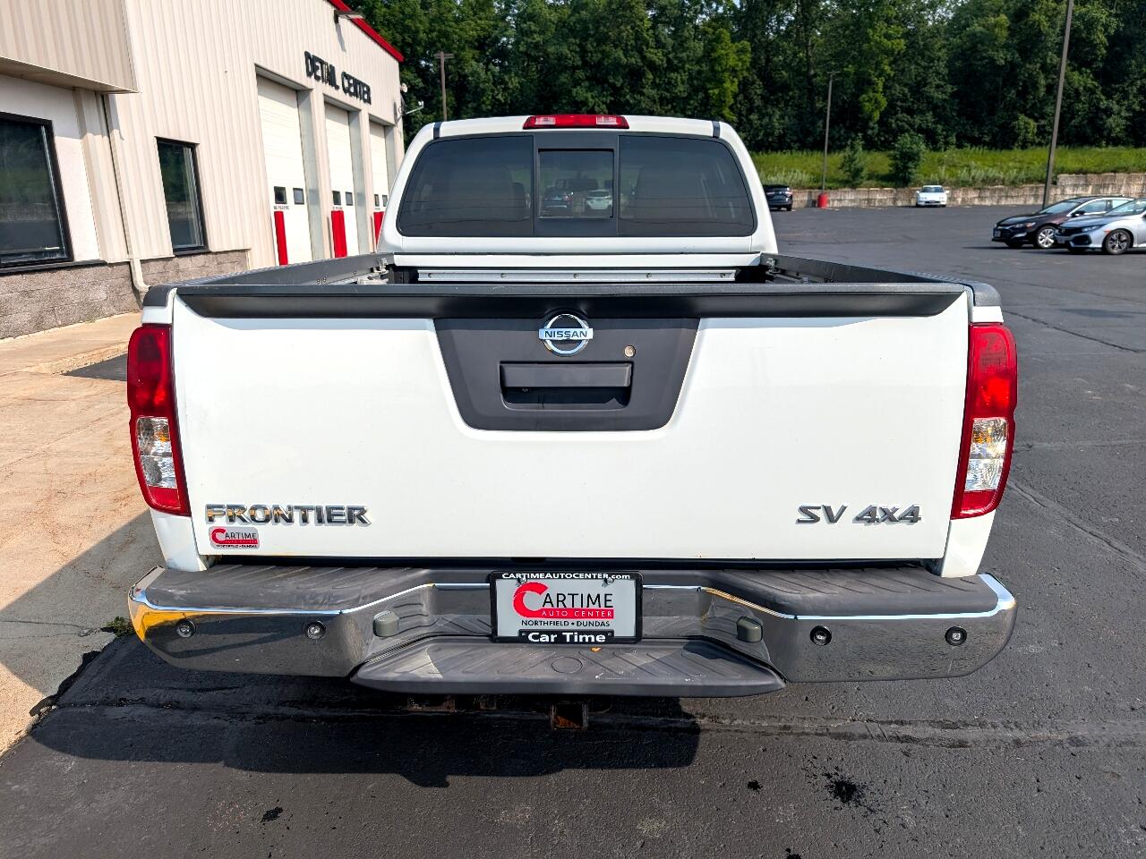 2016 Nissan Frontier SL Crew Cab photo 7