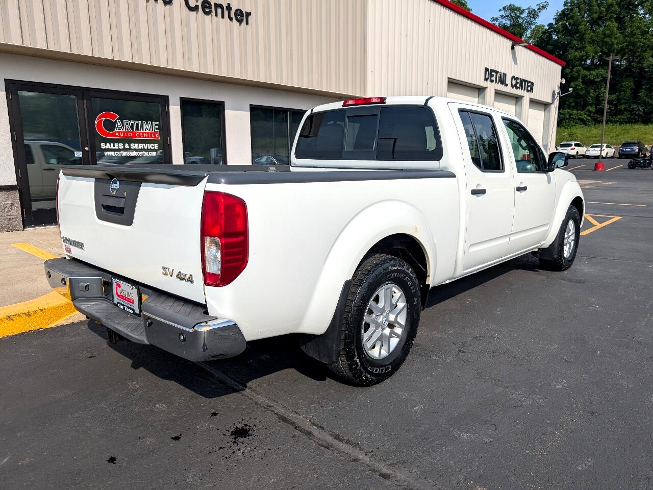 2016 Nissan Frontier SL Crew Cab photo 8