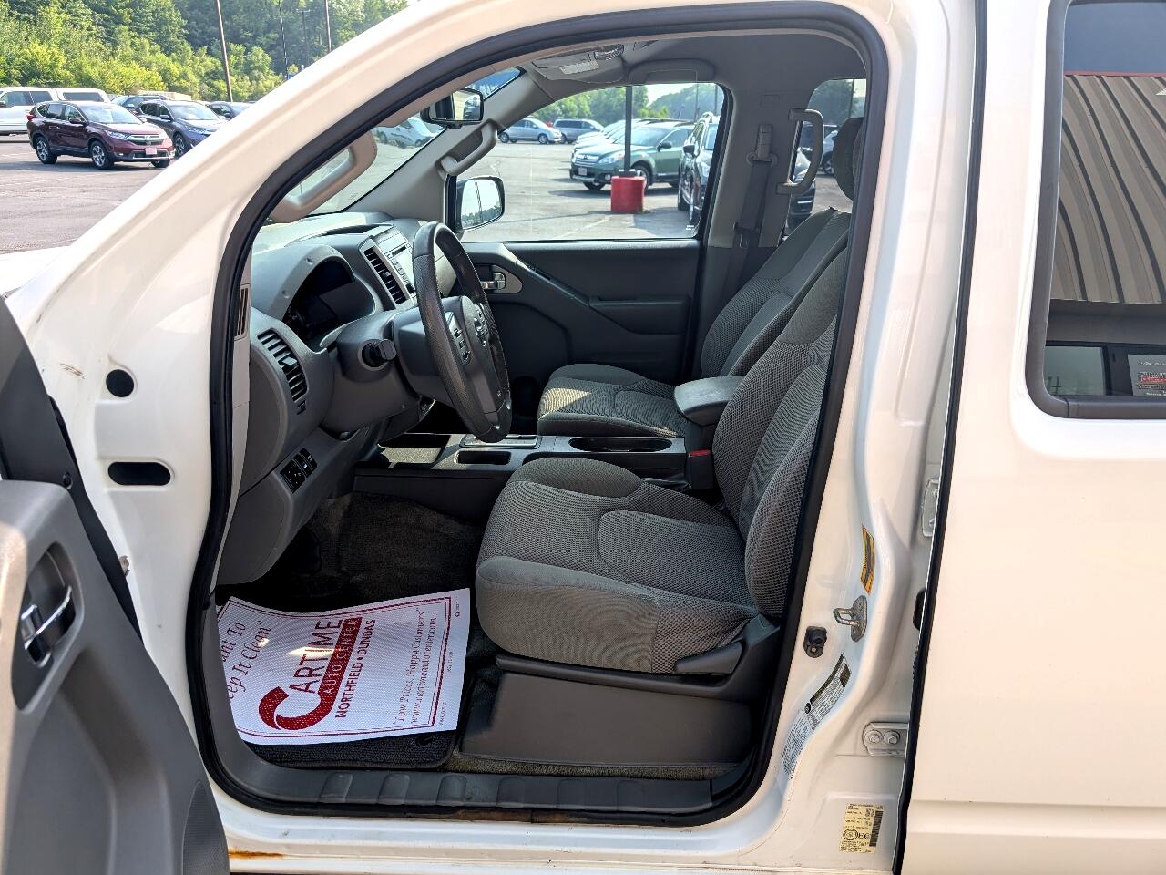 2016 Nissan Frontier SL Crew Cab photo 9