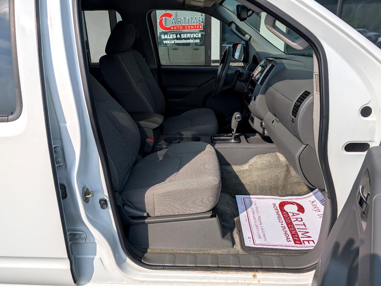 2016 Nissan Frontier SL Crew Cab photo 11
