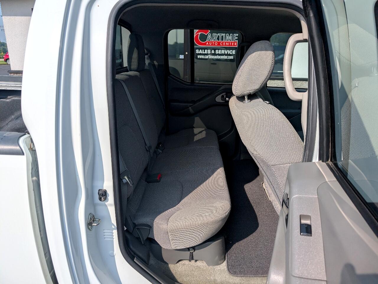 2016 Nissan Frontier SL Crew Cab photo 12
