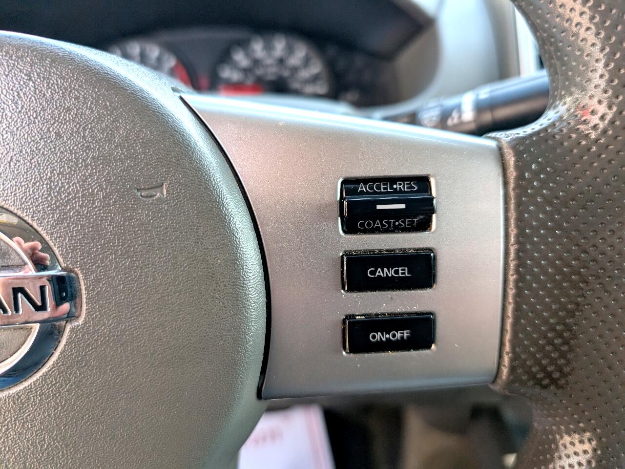 2016 Nissan Frontier SL Crew Cab photo 17