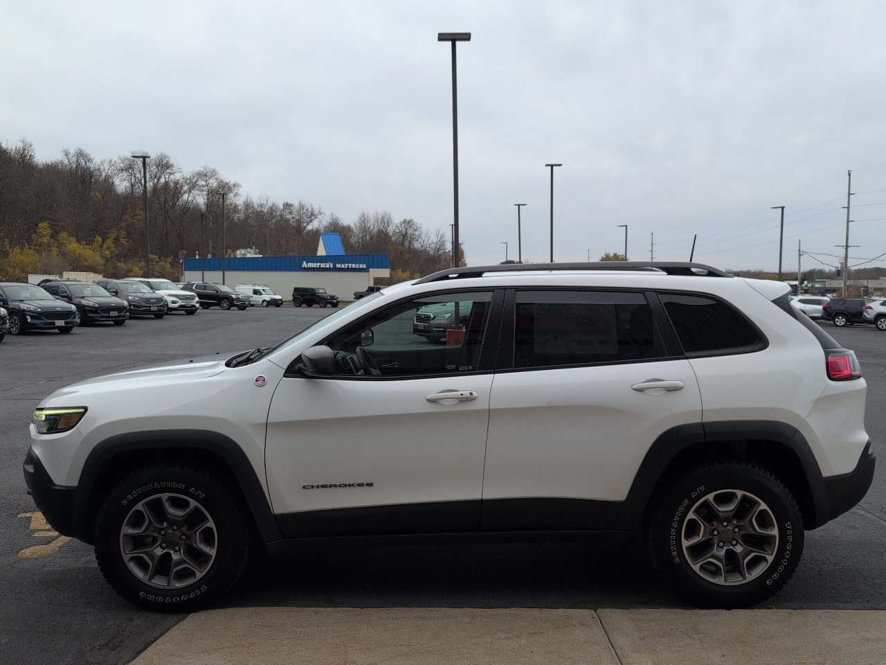 2020 Jeep Cherokee Trailhawk photo 2