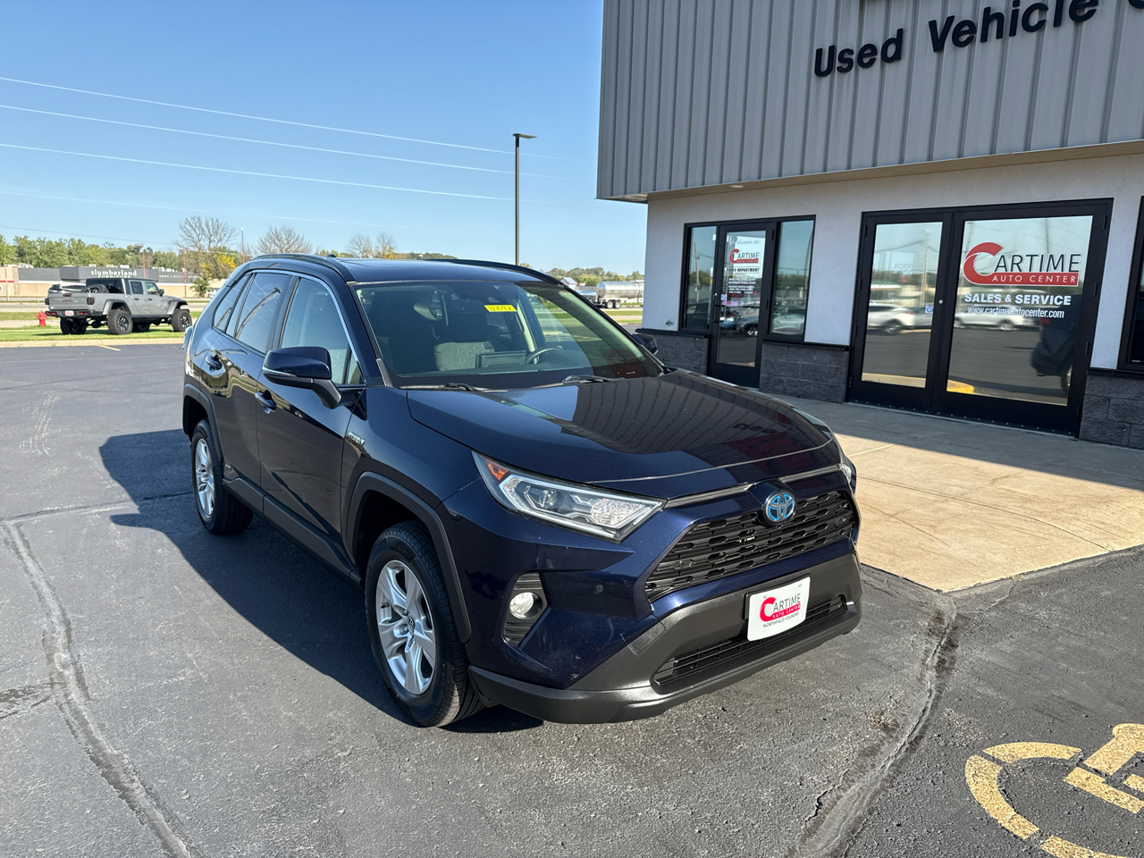 2019 Toyota RAV4 Hybrid XLE photo 2