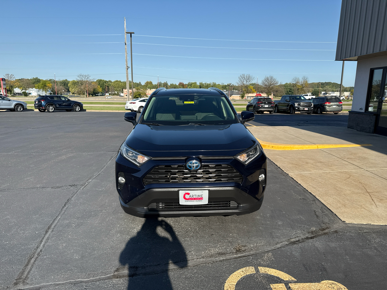 2019 Toyota RAV4 Hybrid XLE photo 3