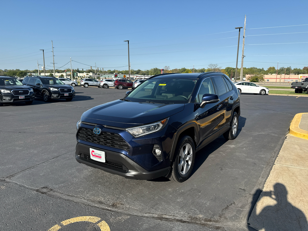 2019 Toyota RAV4 Hybrid XLE photo 4