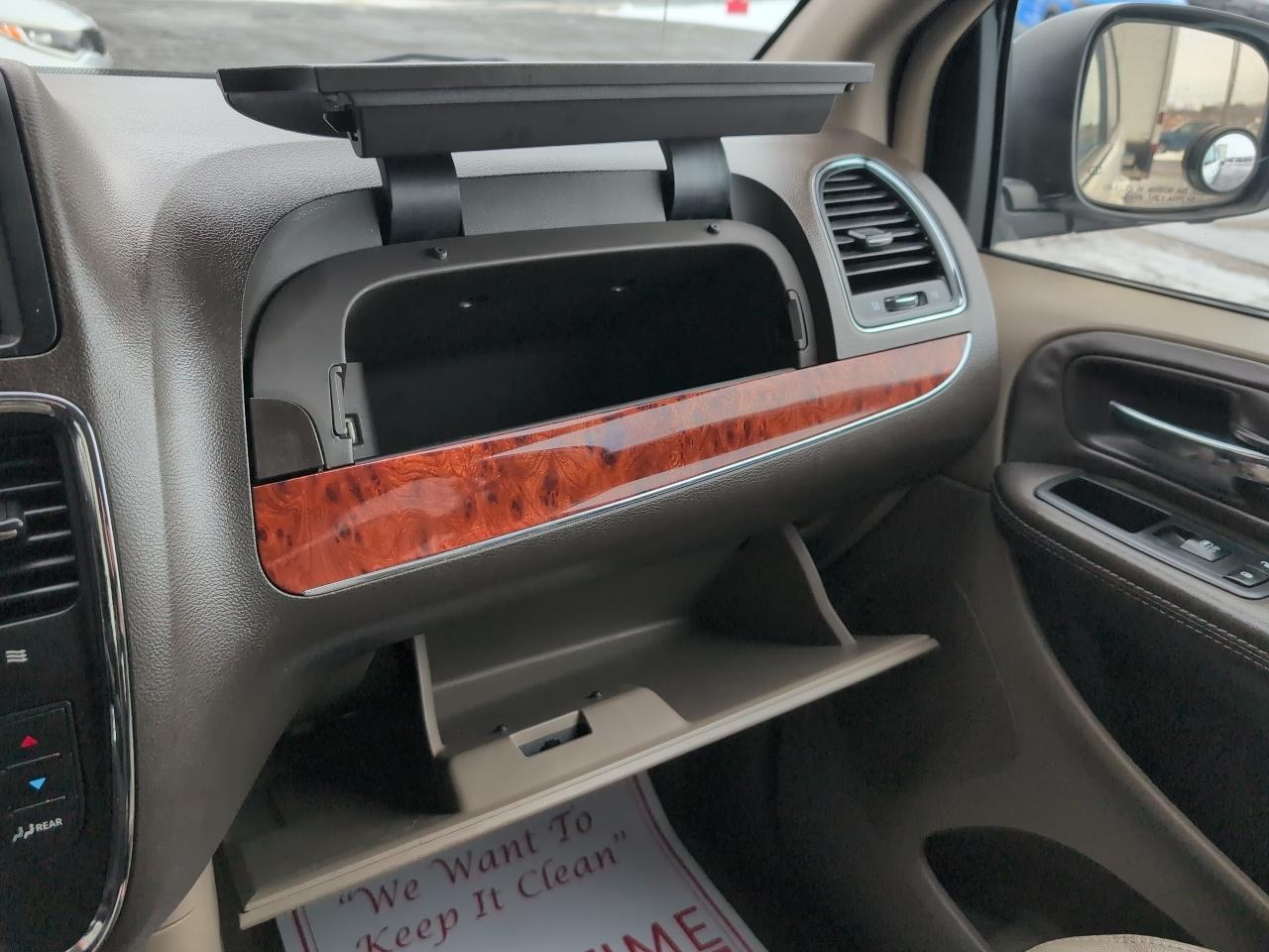 Chrysler Town & Country Touring 2016