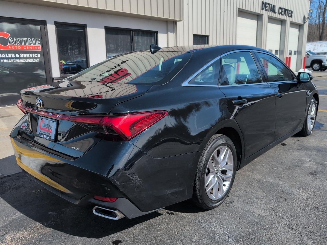 Toyota Avalon XLE 2021