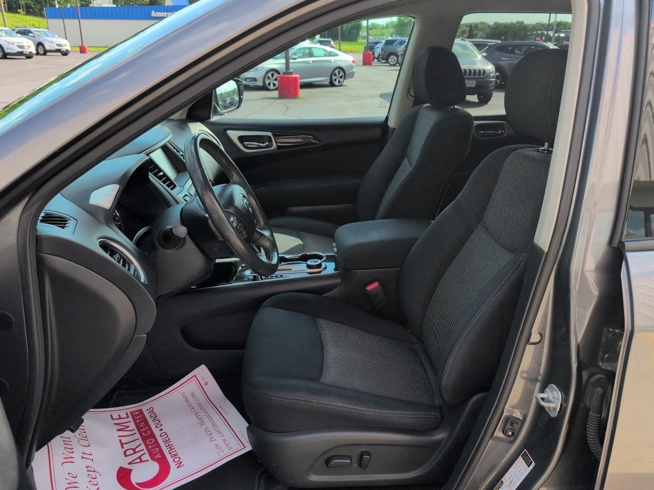 Nissan Pathfinder SV 4D SUV 4WD 2017