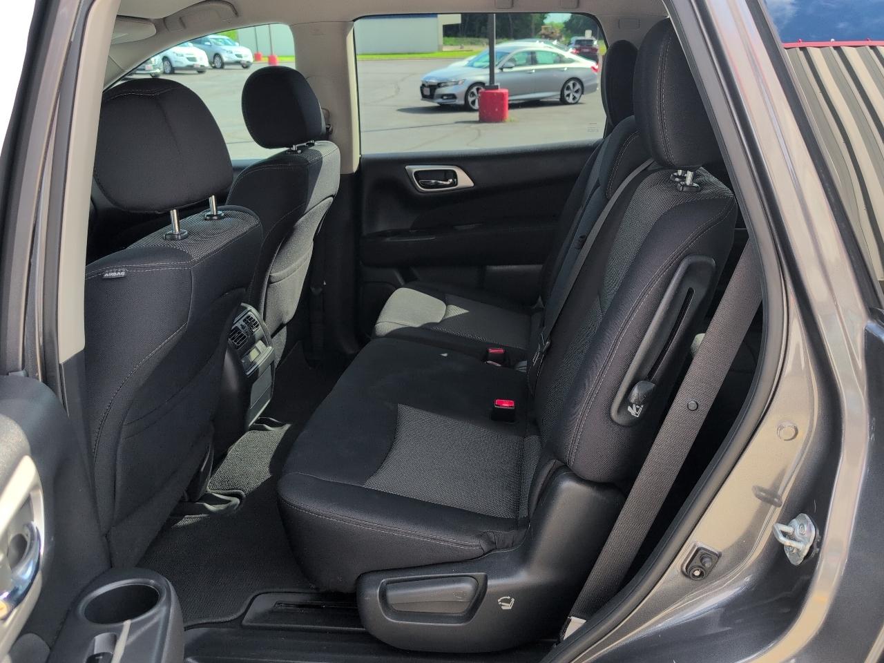 Nissan Pathfinder SV 4D SUV 4WD 2017