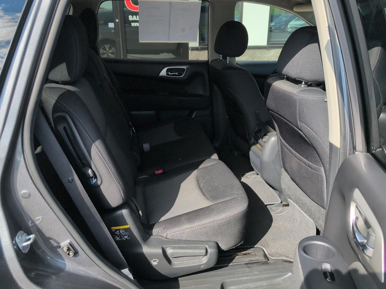 Nissan Pathfinder SV 4D SUV 4WD 2017