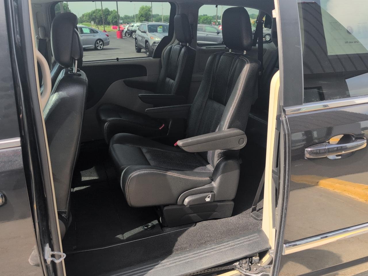 Chrysler Town & Country  2016