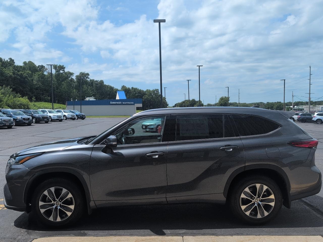 Toyota Highlander XLE AWD V6 2021