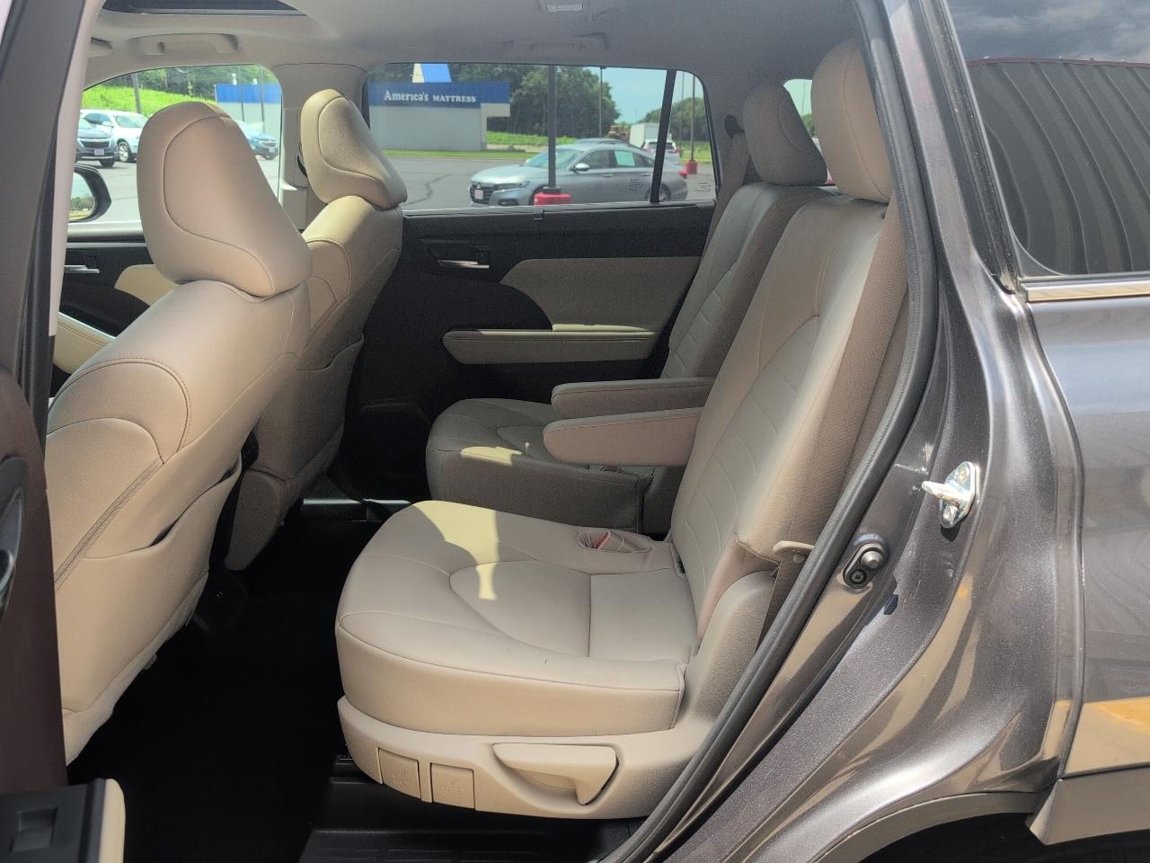Toyota Highlander XLE AWD V6 2021