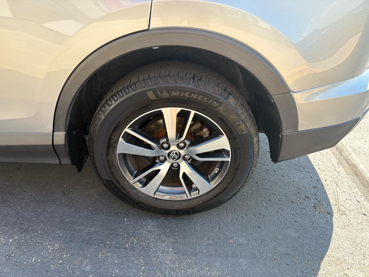 Toyota RAV4 XLE FWD 2018