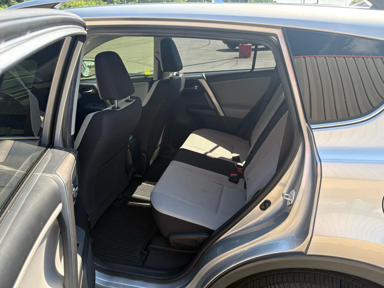 Toyota RAV4 XLE FWD 2018