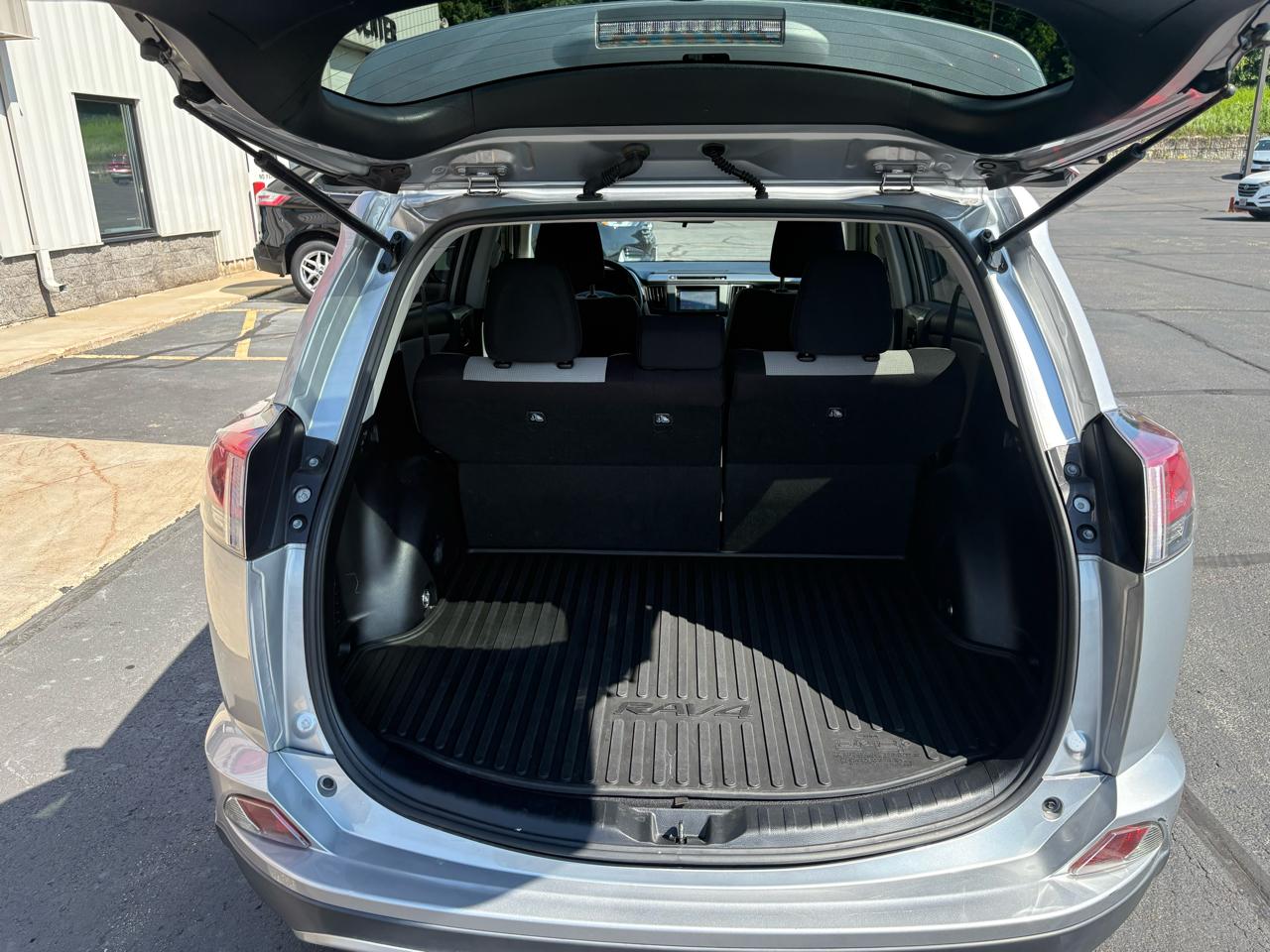 Toyota RAV4 XLE FWD 2018