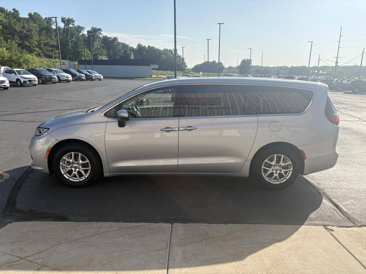 Chrysler Pacifica Touring L 2023