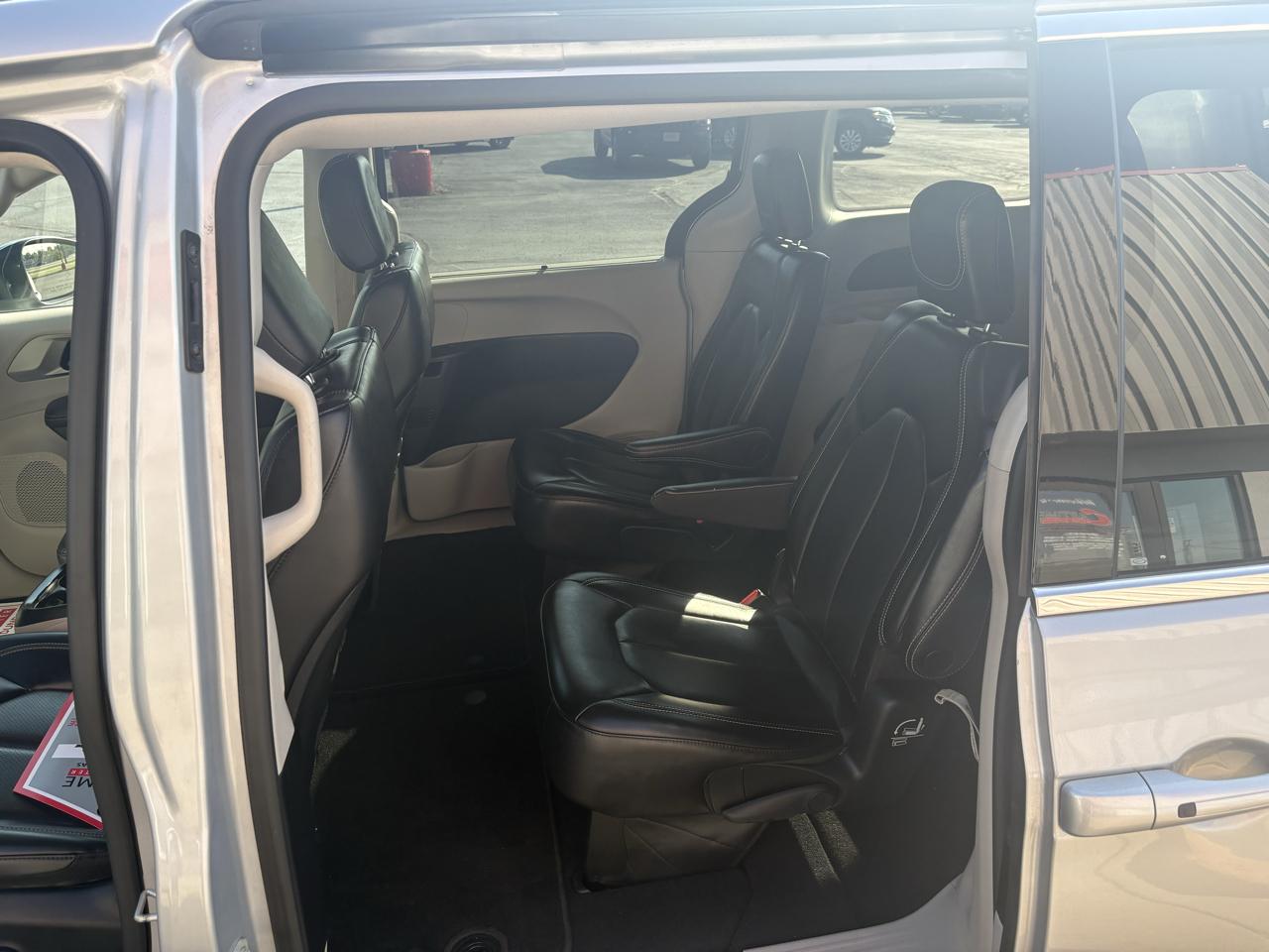 Chrysler Pacifica Touring L 2023