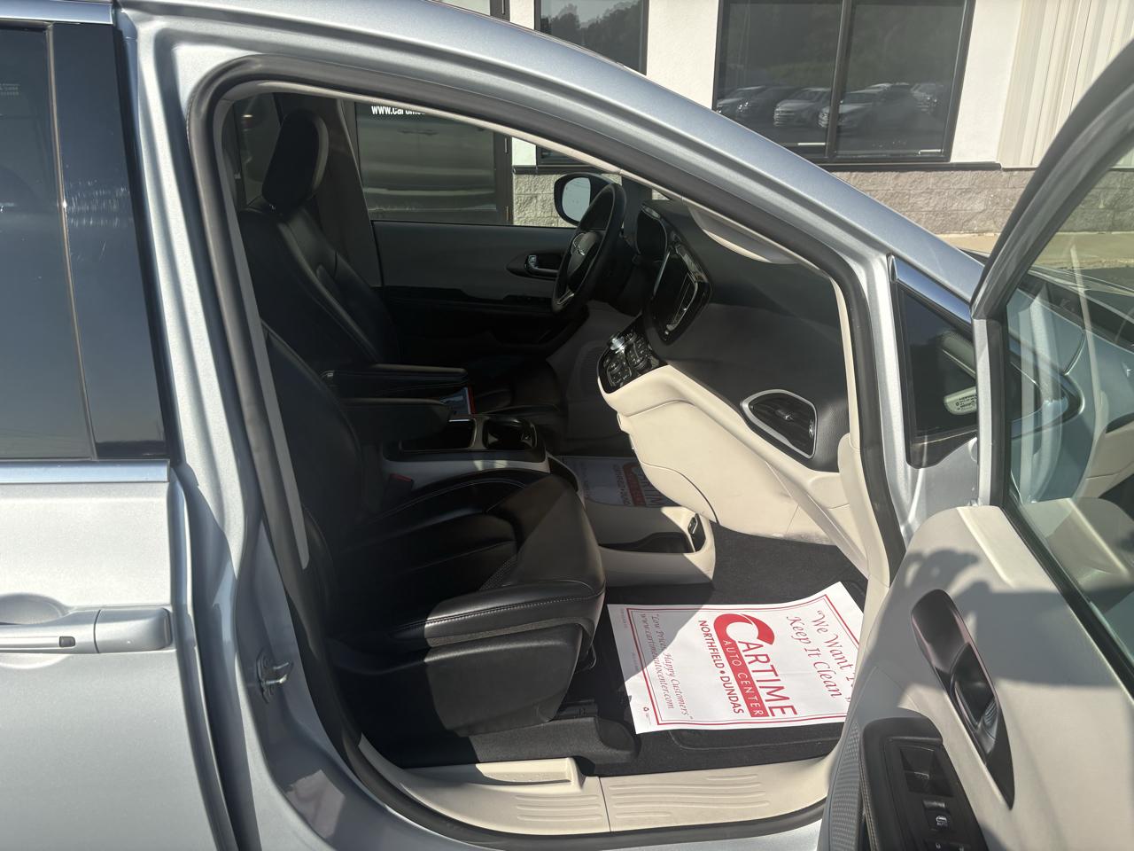Chrysler Pacifica Touring L 2023