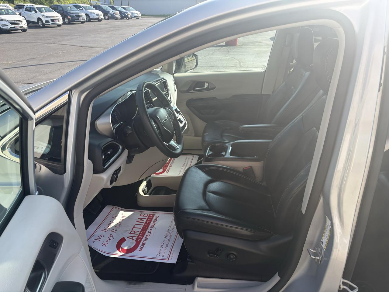 Chrysler Pacifica Touring L 2023