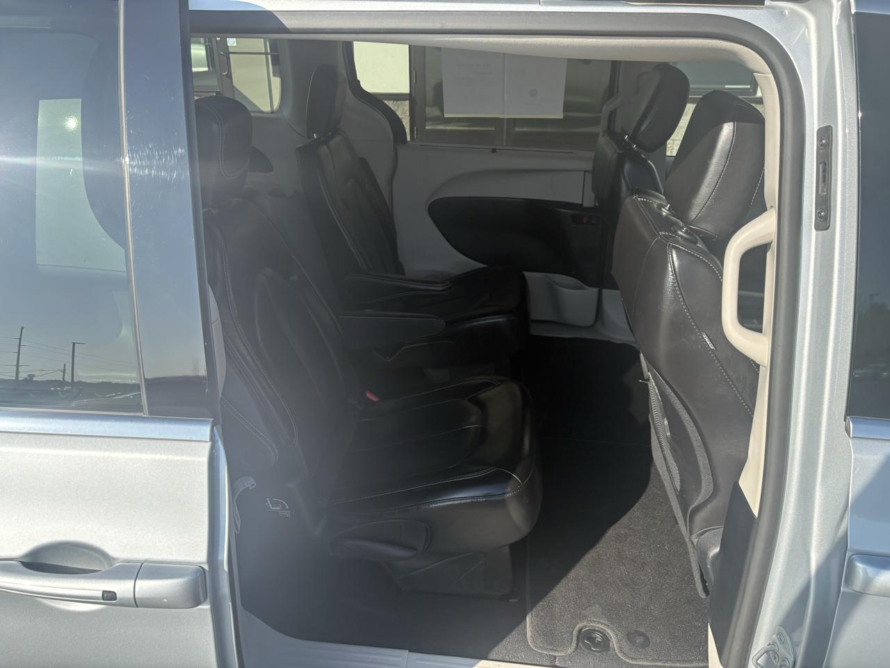 Chrysler Pacifica Touring L 2023