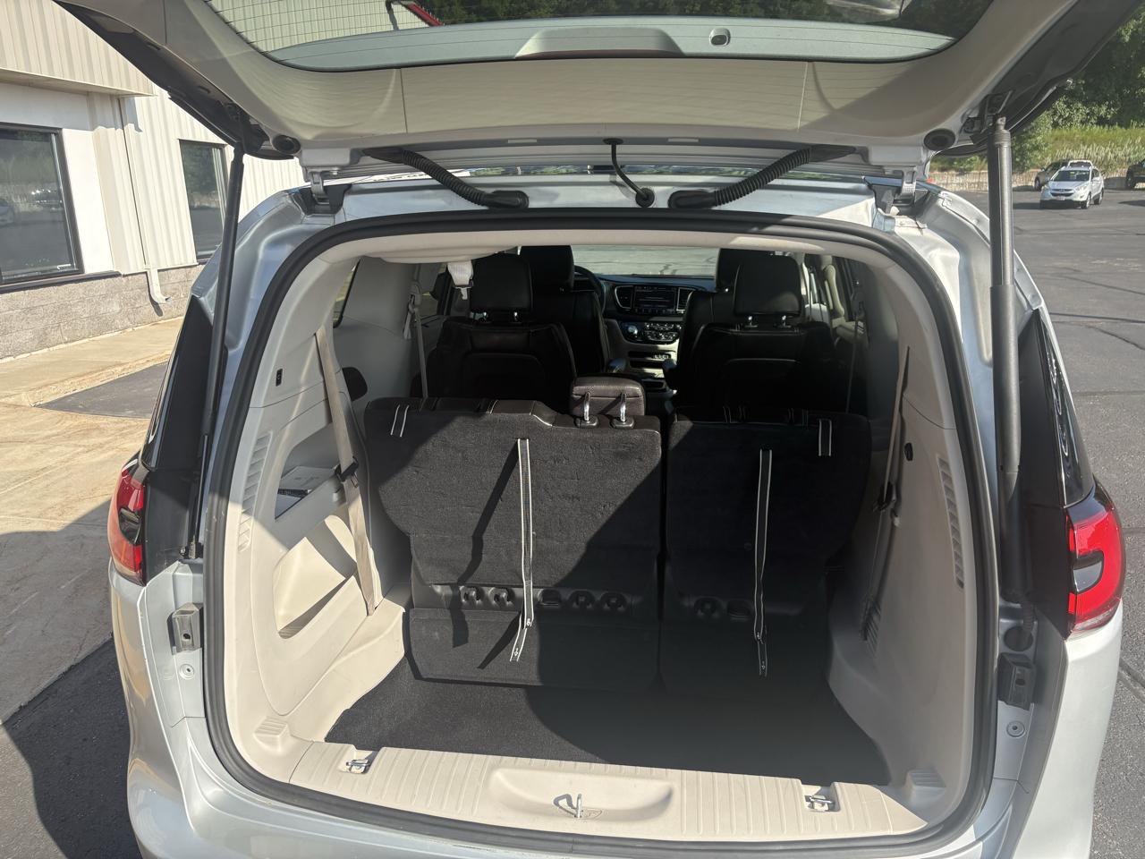 Chrysler Pacifica Touring L 2023