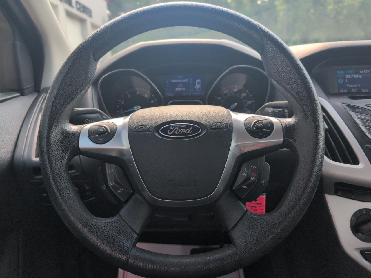 Ford Focus SE Sedan 2013
