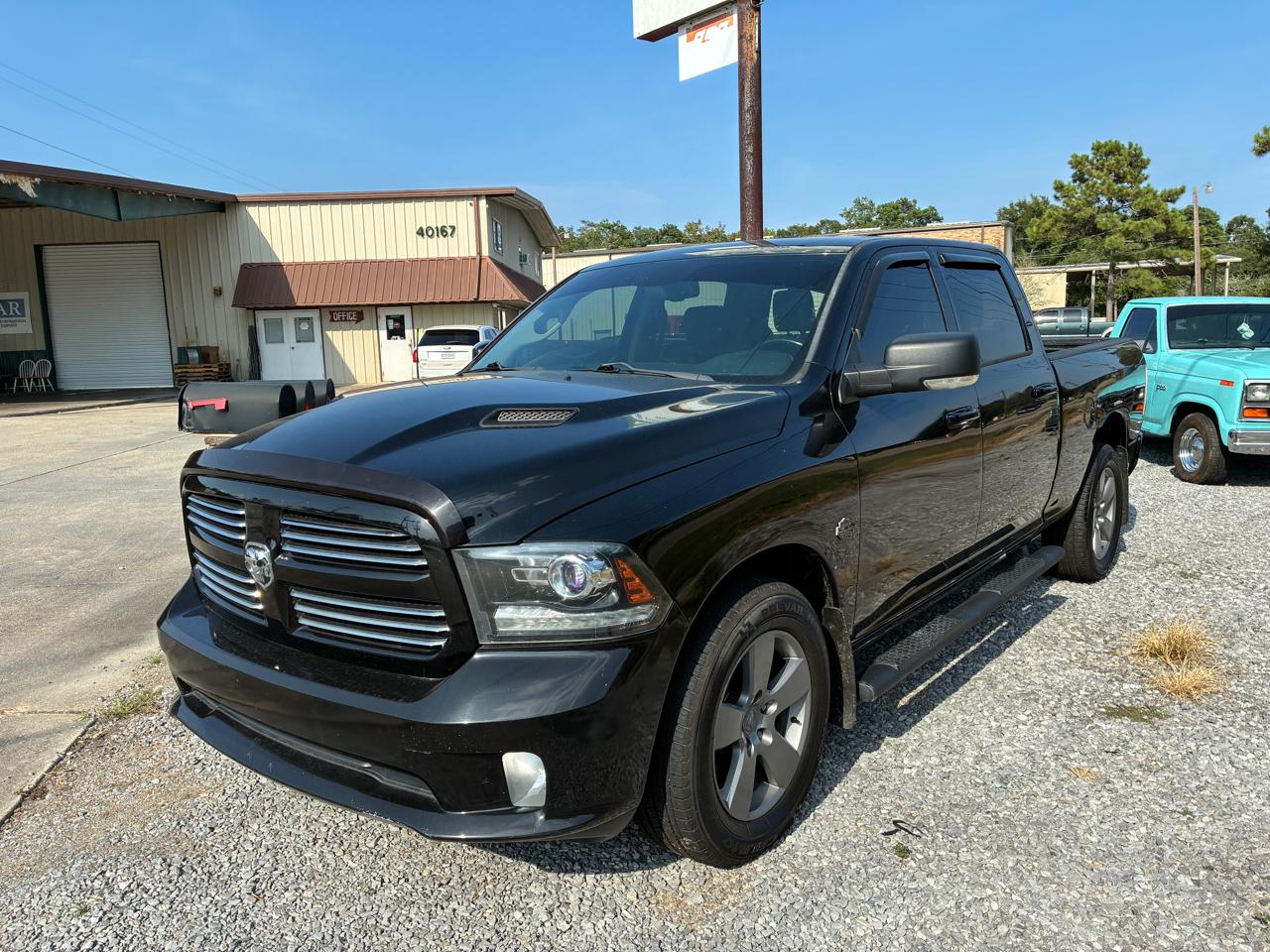RAM 1500 4WD Crew Cab 140.5" Sport 2014